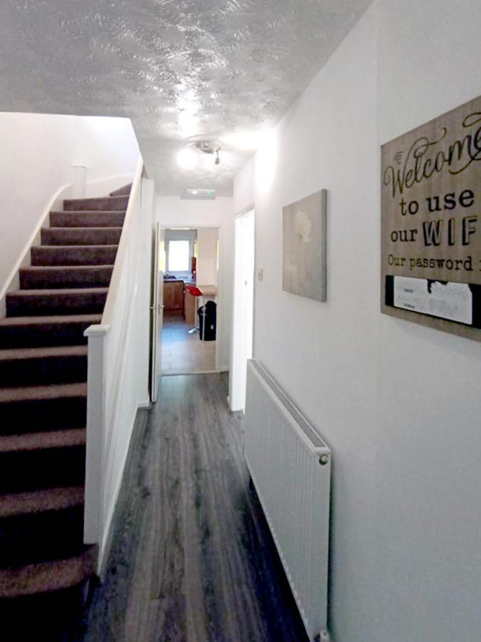 Cozy 4 Bedroom House In Smethwick With 4 Bathrooms Perfect For Contractors And Families Birmingham Exterior photo